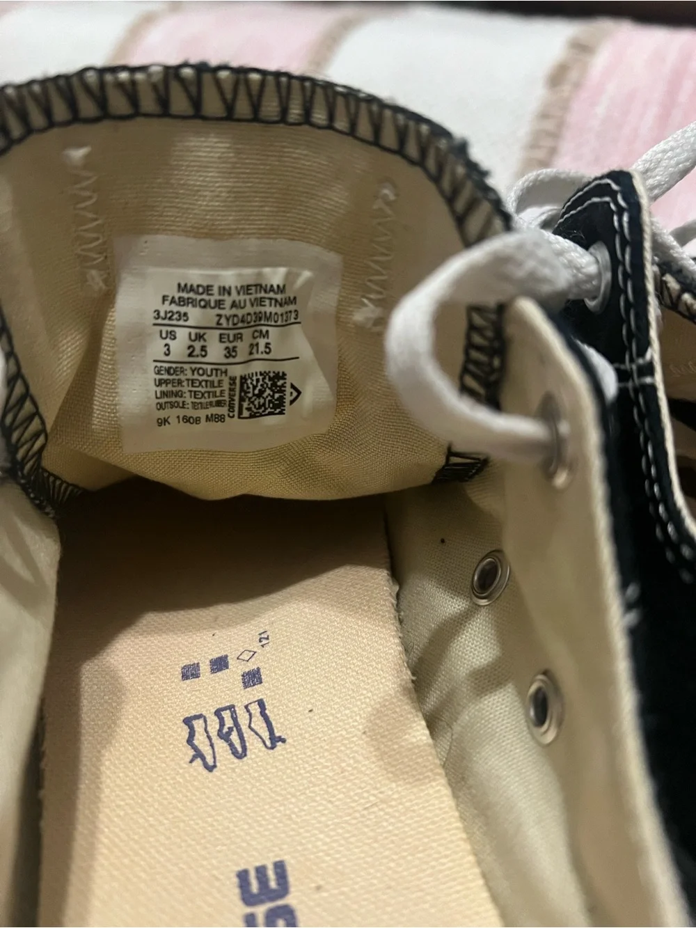 Converse Chuck Taylor Low Tops – Youth Size 3Y